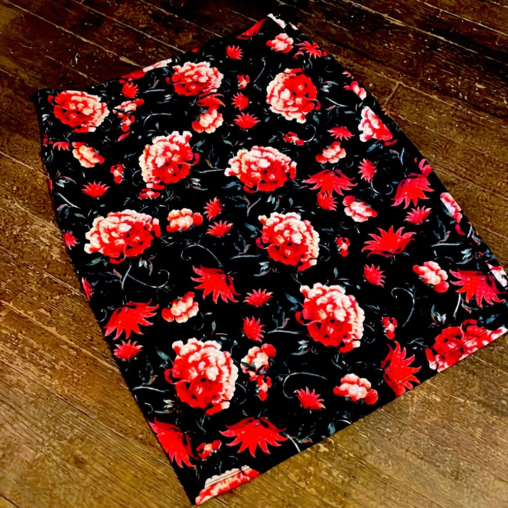 Lularoe quilted Cassie pencil skirt